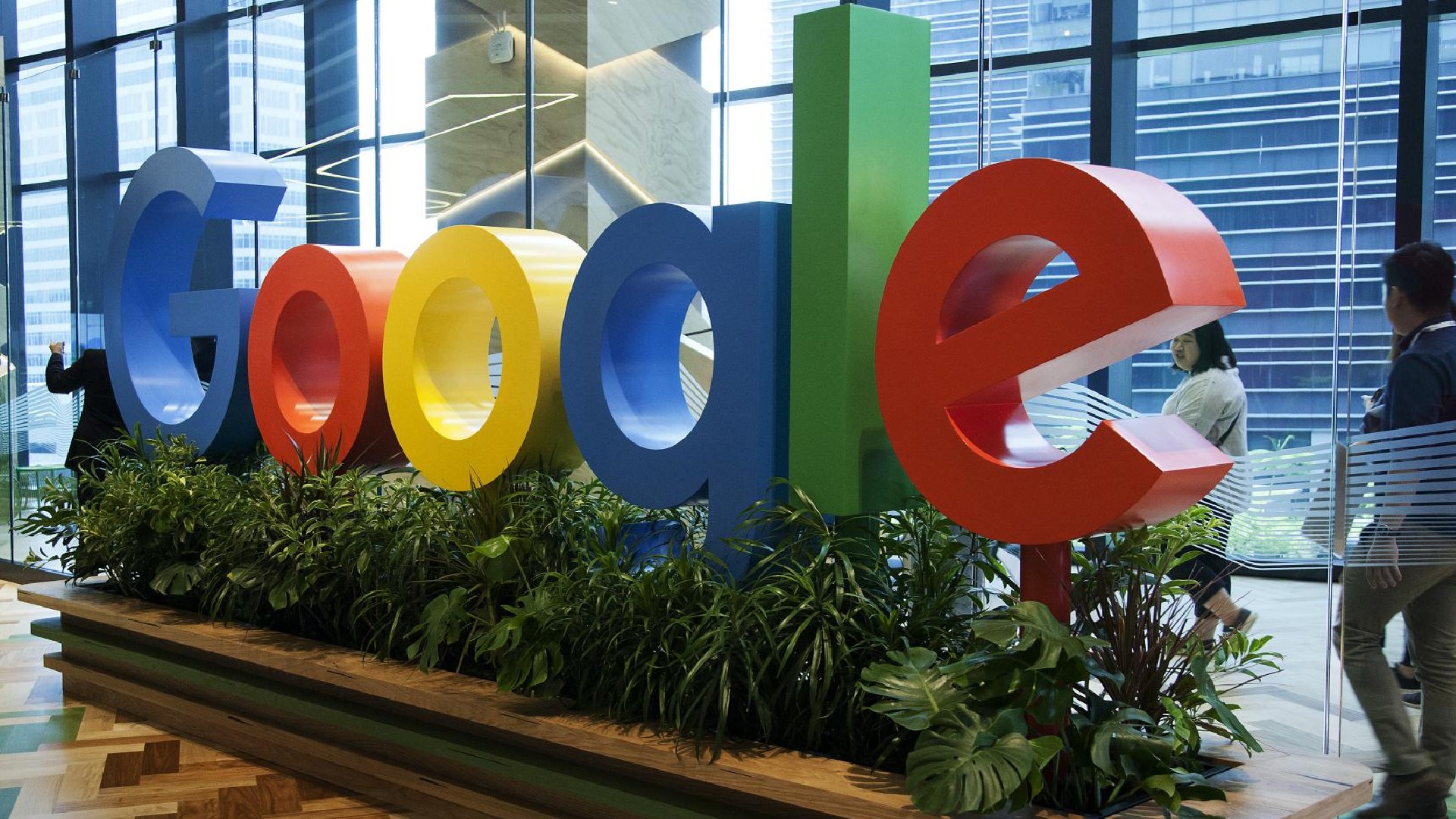 Infosys, Accenture Will Hire 500 Google Certified Graduates