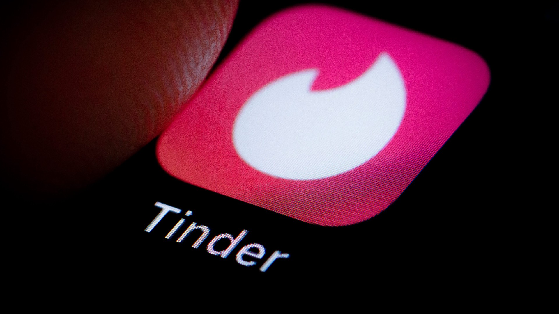 Tinder Will Give 500 Lucky Matches Free COVID Tests