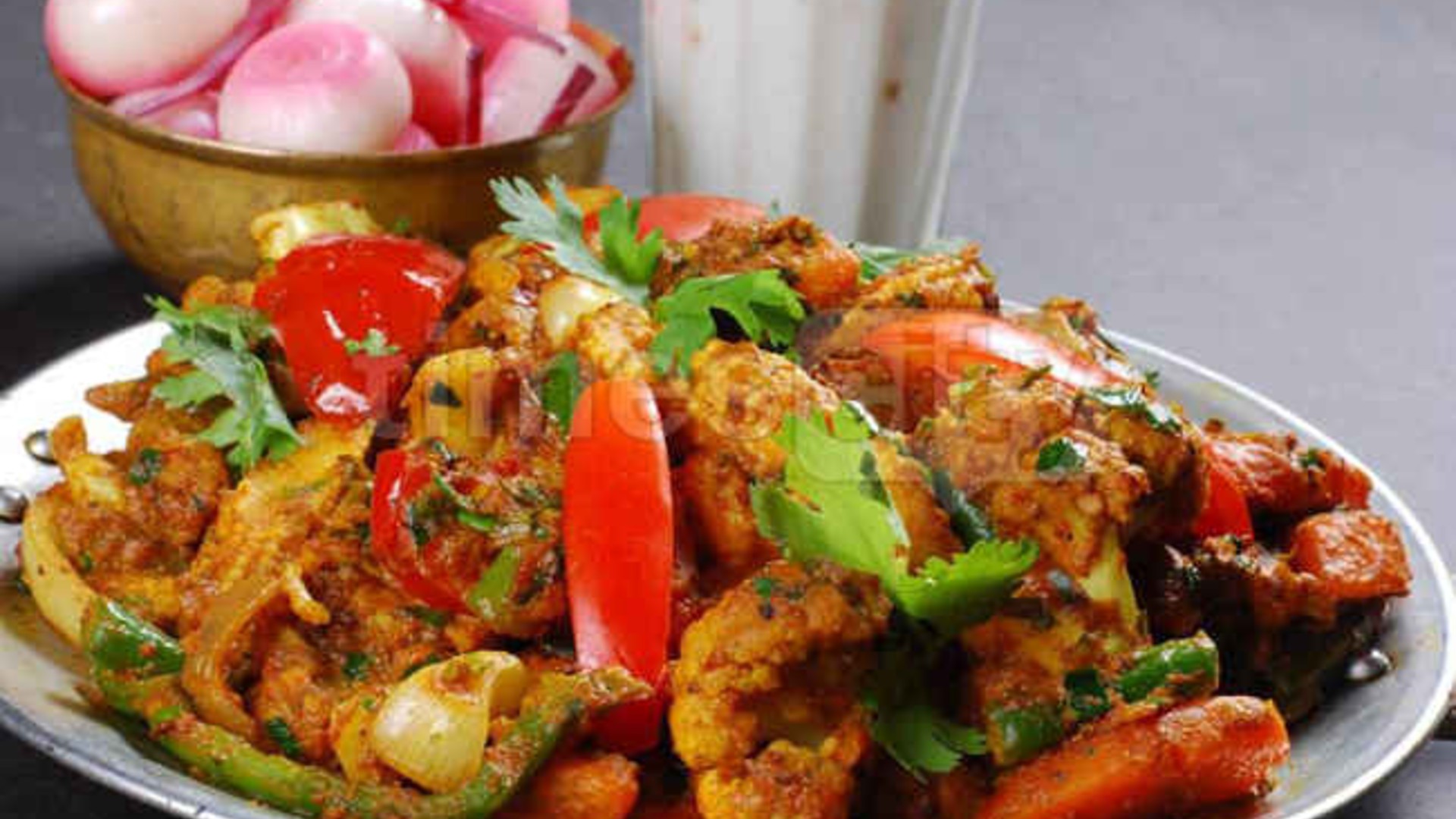 7 Iconic Food Joints In Ahmedabad For Jalebi Fafadas, Bhajiyas, Farsaans & More!