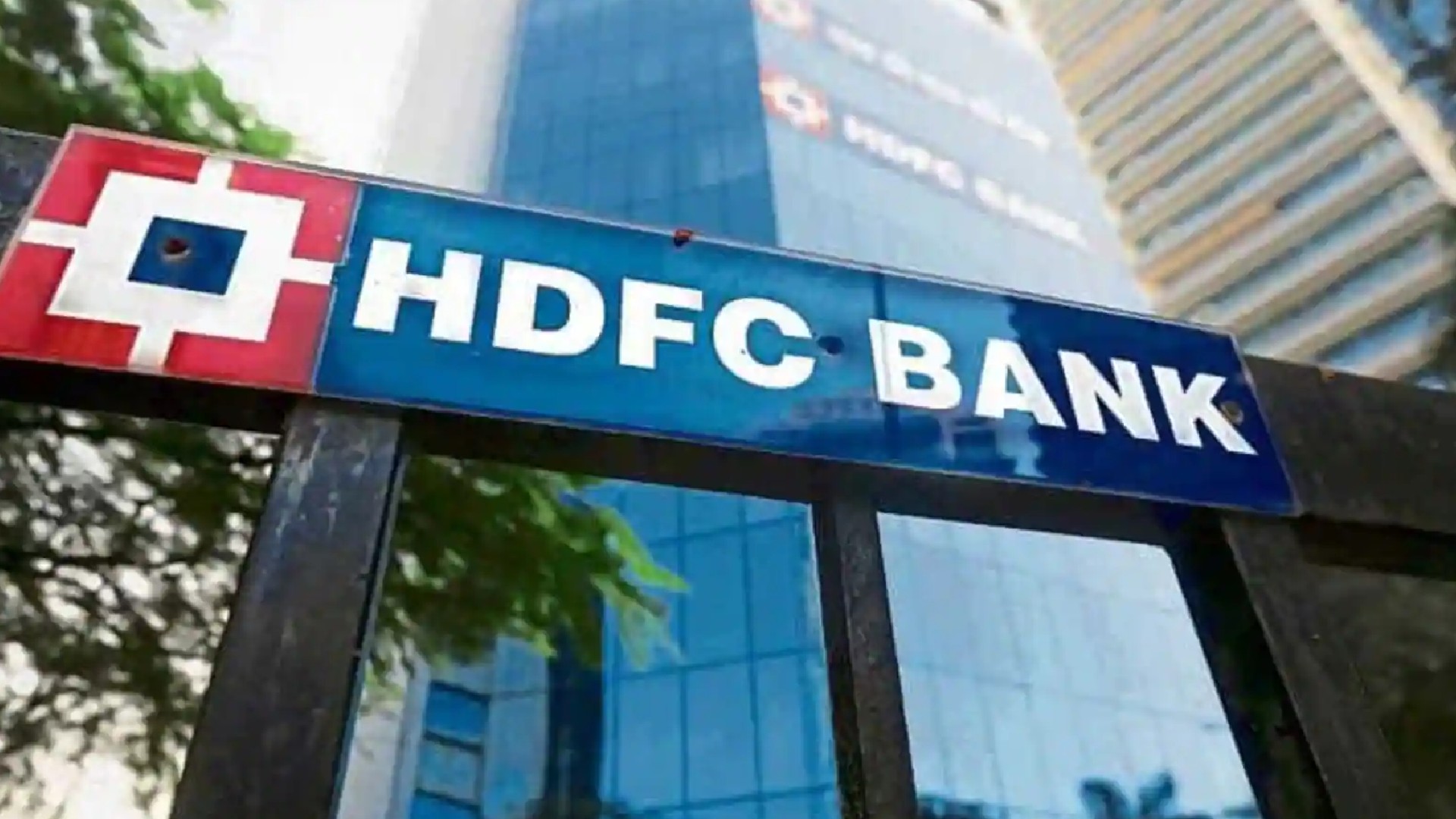 RBI Imposes Rs 10 Crore Penalty On HDFC Bank