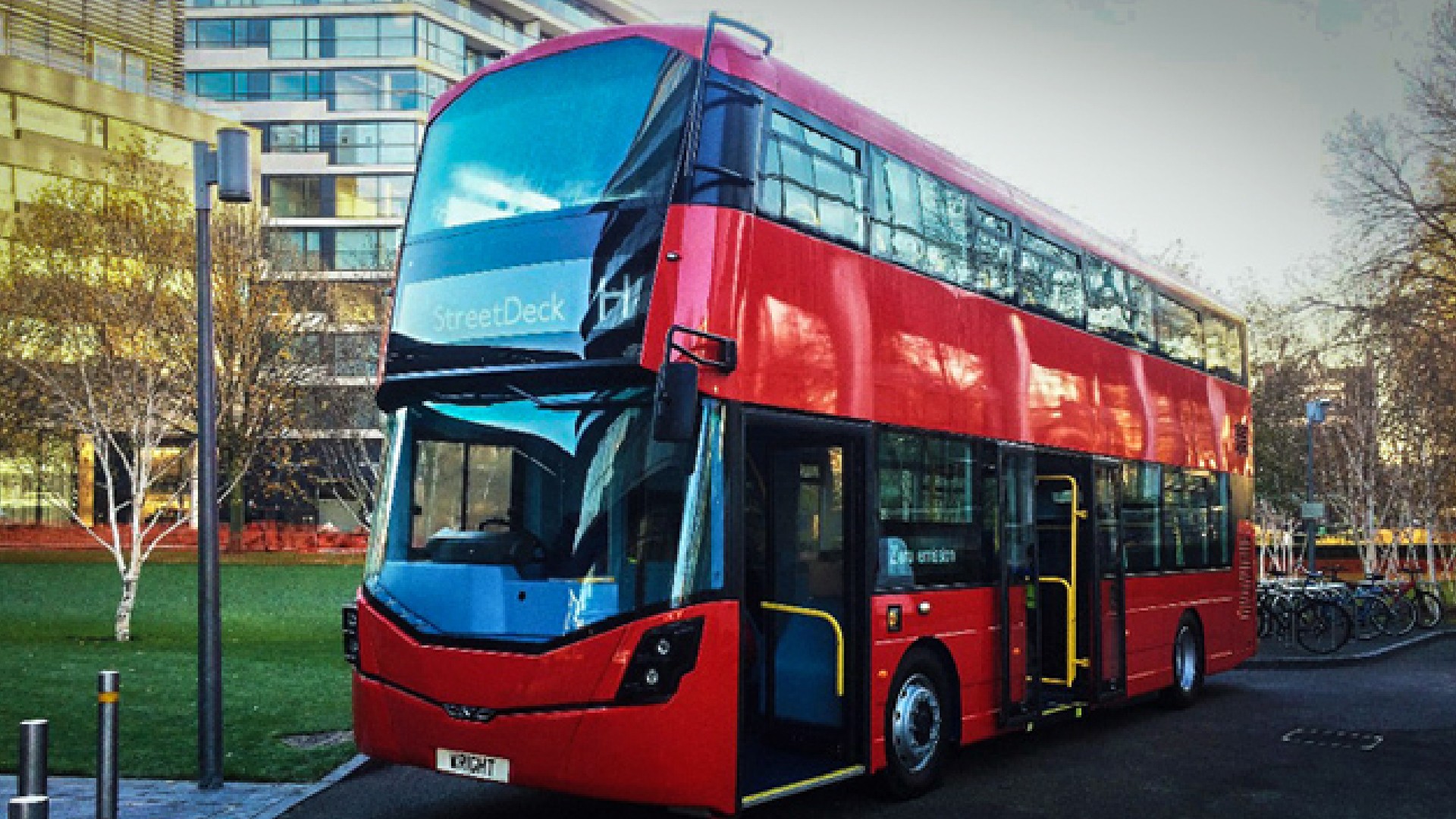 The First Hydrogen-Fueled Double-Decker Buses in England are Launched in London.