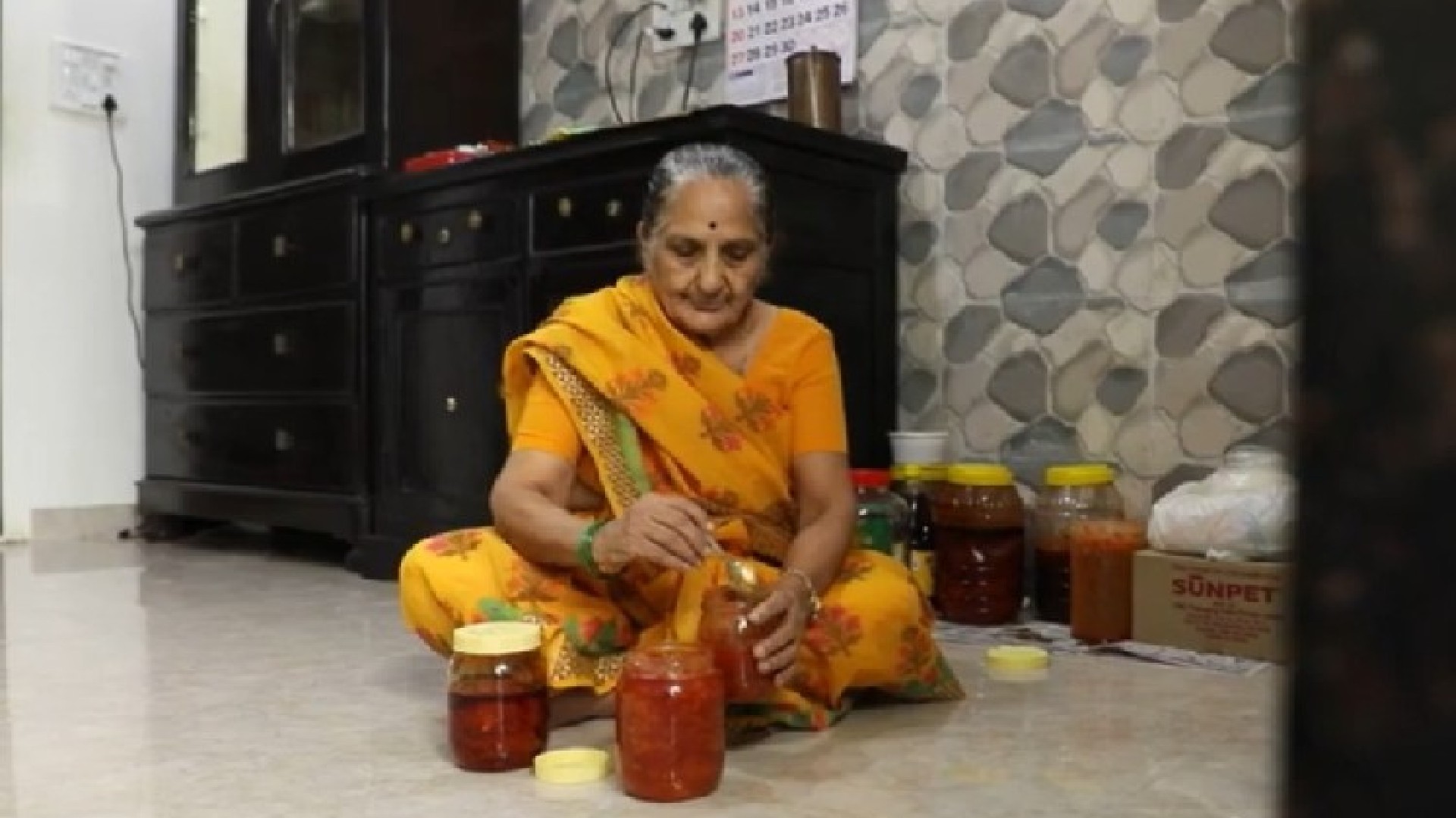 This 77-Year-Old Gujarati Daadi Turned Her Snacks Business Into Success Within A Year