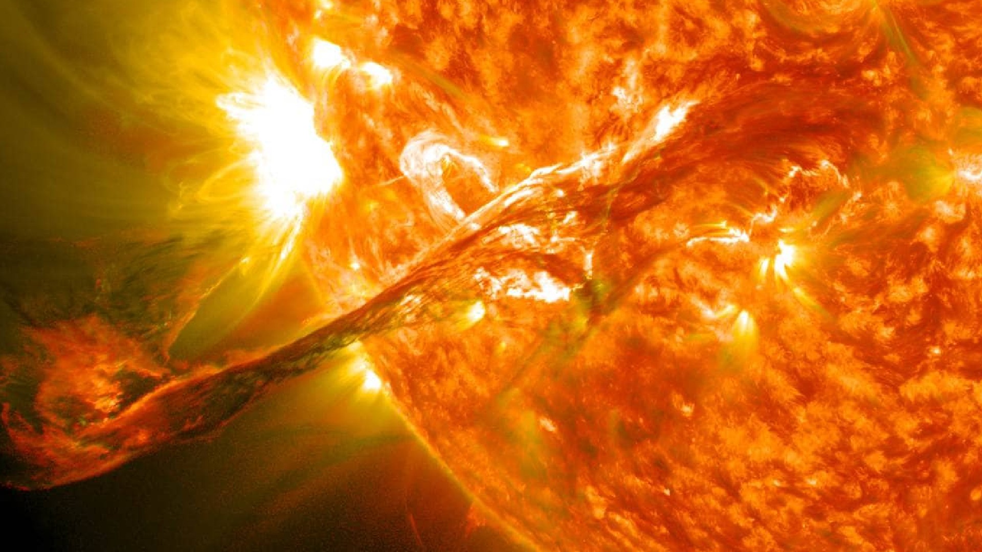 A Massive Solar Storm Heading Towards Earth at 1.6 Million kmph may Impact Cell Phones, GPS Signals.