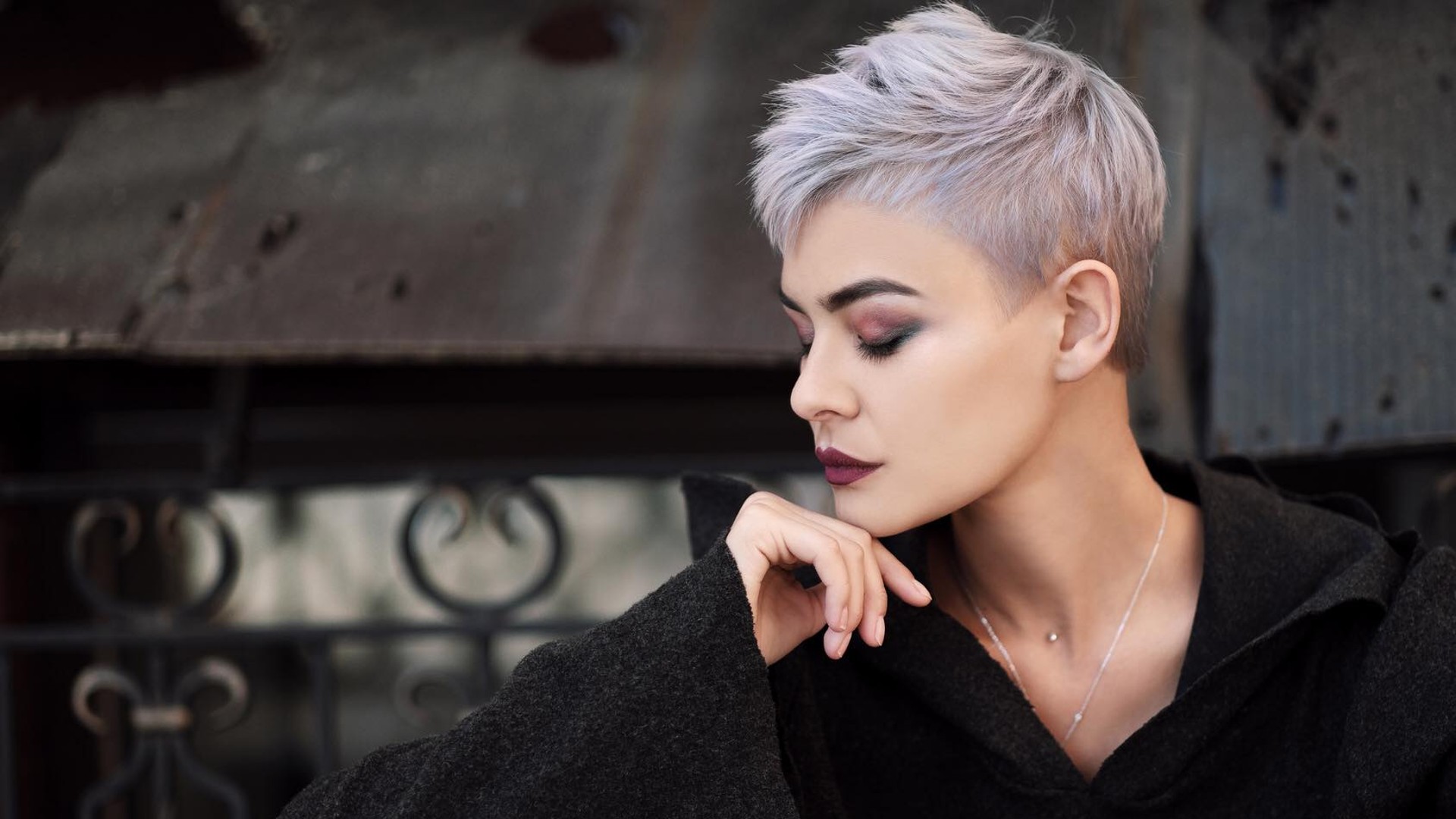 How To Transition To Gray Hair From Colored Hair