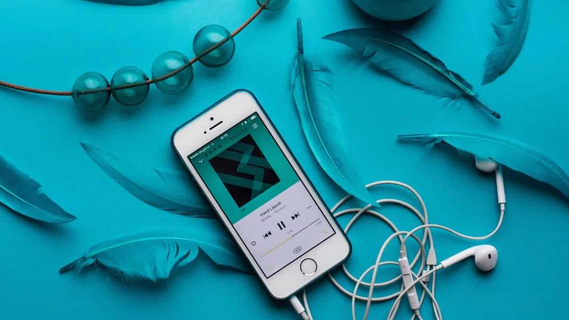 5 must-have audiobook apps so you can listen to your books on the go