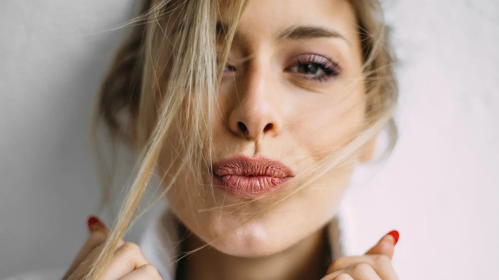 7 Lip Balm Uses & Hacks For Quick, Easy Beauty Fixes|